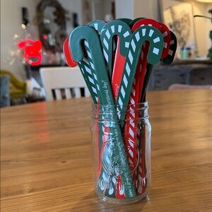 💚❤️ Christmas *Would You Rather* Game on festive paper candy canes!